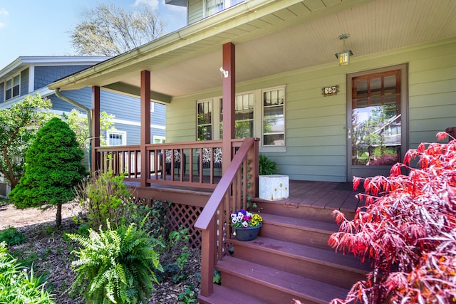 320 E Farnum Ave, Royal Oak, MI 48067 - wooden terrace with a porch