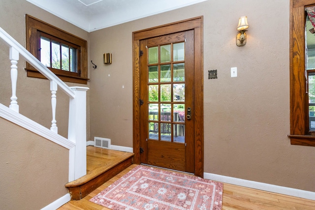 320 E Farnum Ave, Royal Oak, MI 48067 - doorway to outside featuring wood finished floors, healthy amount of natural light, and baseboards