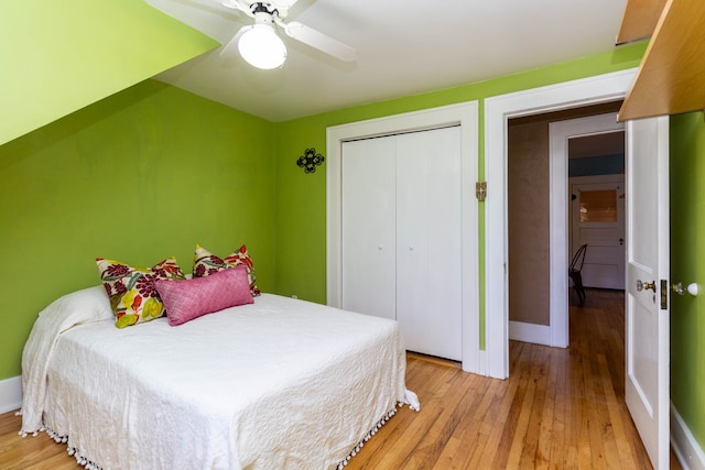 320 E Farnum Ave, Royal Oak, MI 48067 - bedroom featuring a closet, light wood-style floors, baseboards, and ceiling fan