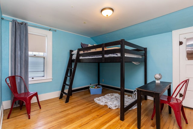 320 E Farnum Ave, Royal Oak, MI 48067 - bedroom featuring wood finished floors, vaulted ceiling, and baseboards
