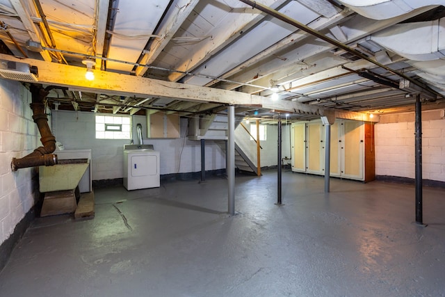 320 E Farnum Ave, Royal Oak, MI 48067 - below grade area with washer / clothes dryer and stairway