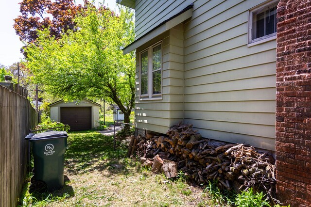 320 E Farnum Ave, Royal Oak, MI 48067 - view of side of property featuring fence, an outdoor structure, and a garage