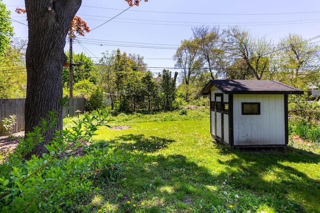 320 E Farnum Ave, Royal Oak, MI 48067 - view of yard featuring a storage shed and an outdoor structure