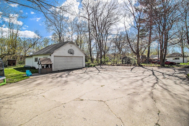 view of detached garage