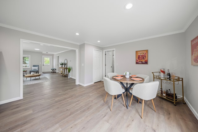 91 S Josephine Ave, Waterford, MI 48328 - dining room with recessed lighting, light wood-style floors, baseboards, and crown molding