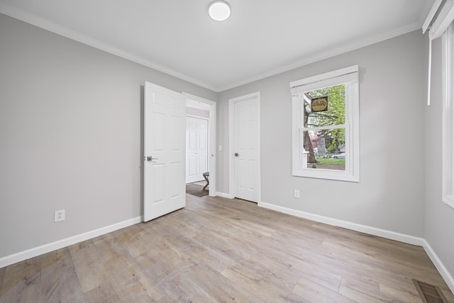 91 S Josephine Ave, Waterford, MI 48328 - unfurnished bedroom with crown molding, baseboards, and light wood-style flooring