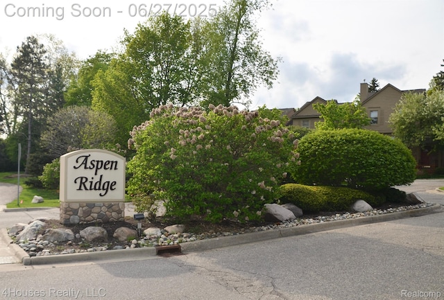 4184 Colorado Ln Unit 117, West Bloomfield, MI 48322 - view of community sign