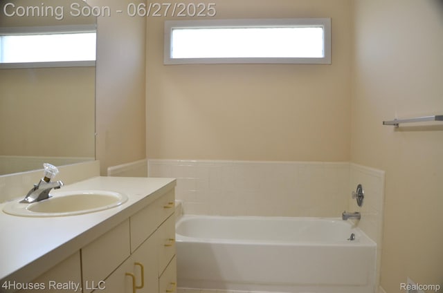 4184 Colorado Ln Unit 117, West Bloomfield, MI 48322 - full bath featuring vanity and a garden tub