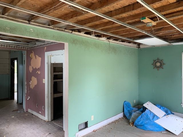 miscellaneous room featuring baseboards