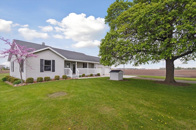 ranch-style home featuring a porch, a shingled roof, a front lawn, and driveway