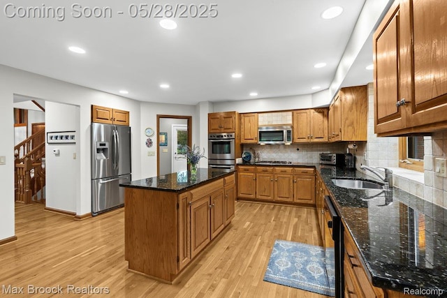 4395 Hickory Ct, Orchard Lake, MI 48323 - kitchen with appliances with stainless steel finishes, a sink, light wood-type flooring, recessed lighting, and a center island