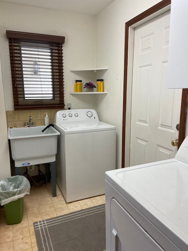 washroom featuring washing machine and dryer and light tile patterned flooring