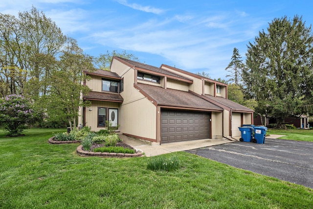 view of front of home with a garage, a shingled roof, a front lawn, and driveway