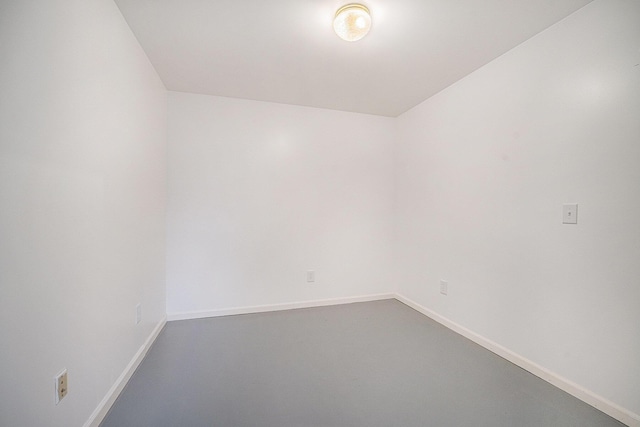 44811 Paw Paw Rd, Paw Paw, MI 49079 - unfurnished room featuring baseboards