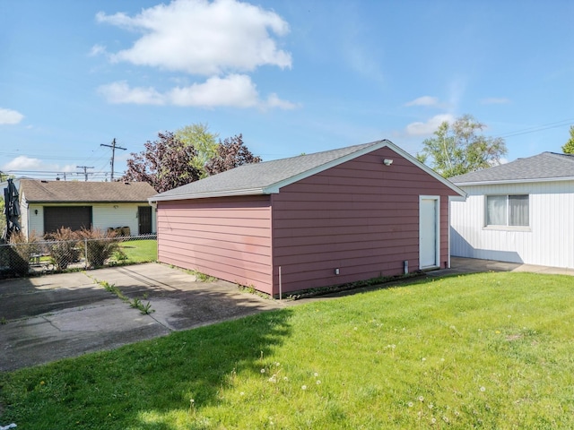 view of outdoor structure featuring an outbuilding