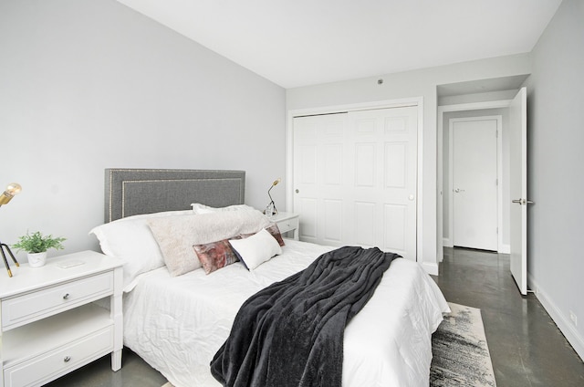 3320 Spinnaker Ln Unit 2E, Detroit, MI 48207 - bedroom featuring concrete floors, a closet, and baseboards