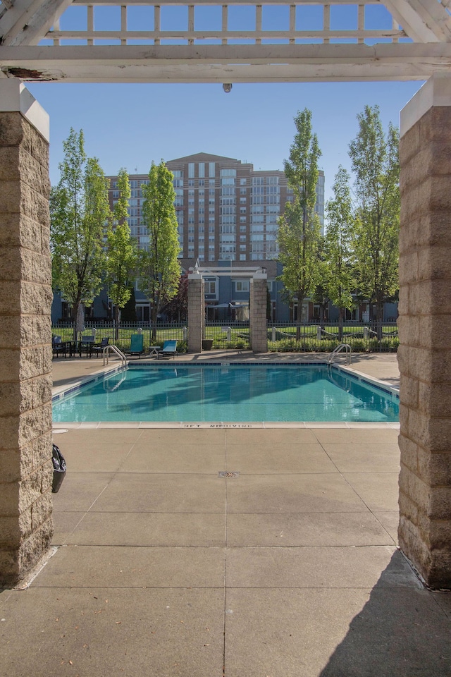 3320 Spinnaker Ln Unit 2E, Detroit, MI 48207 - community pool with a patio area