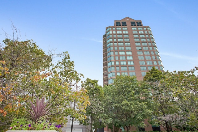 3320 Spinnaker Ln Unit 2E, Detroit, MI 48207 - view of property