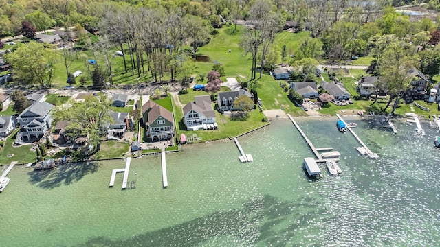 9528 Silverside Dr, South Lyon, MI 48178 - aerial view of property's location featuring nearby suburban area and a large body of water