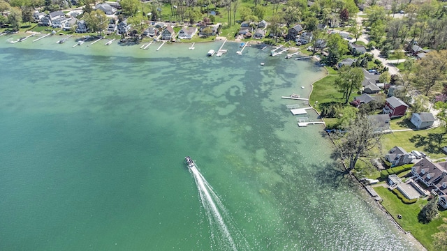 9528 Silverside Dr, South Lyon, MI 48178 - aerial view of property and surrounding area with nearby suburban area and a nearby body of water