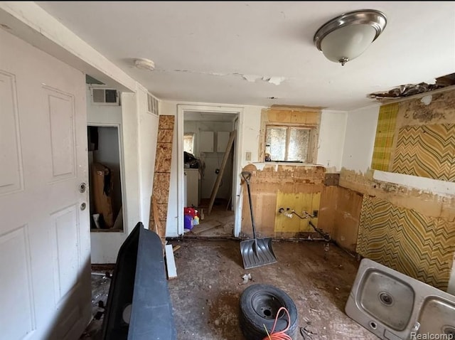 8558 Messmore Rd, Shelby Twp, MI 48317 - view of miscellaneous room