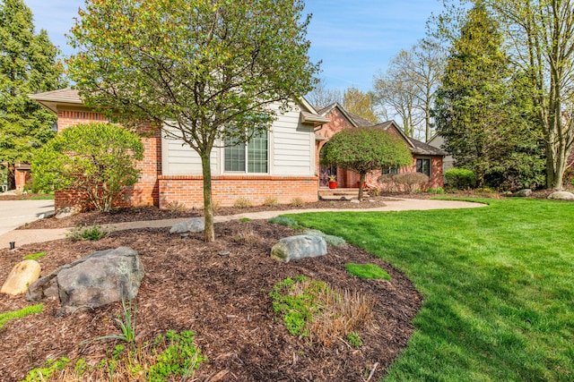 view of front of property with brick siding and a front lawn