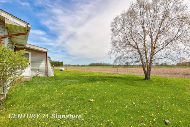 view of yard with a rural view