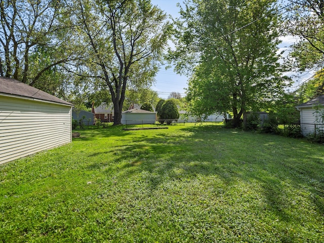 20004 Hunt Club Dr, Harper Woods, MI 48225 - view of yard