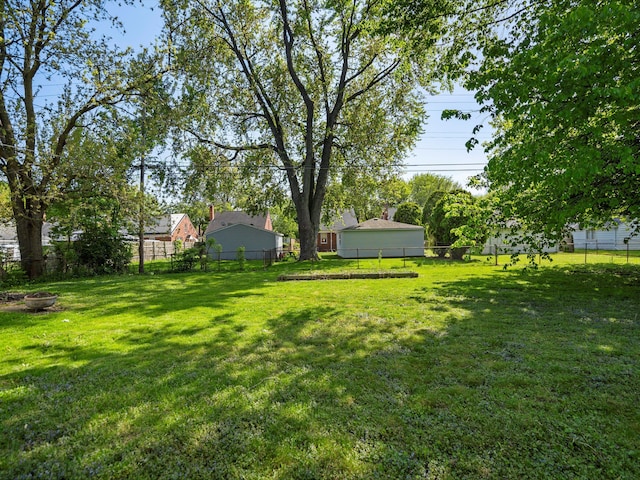view of yard featuring an outdoor fire pit