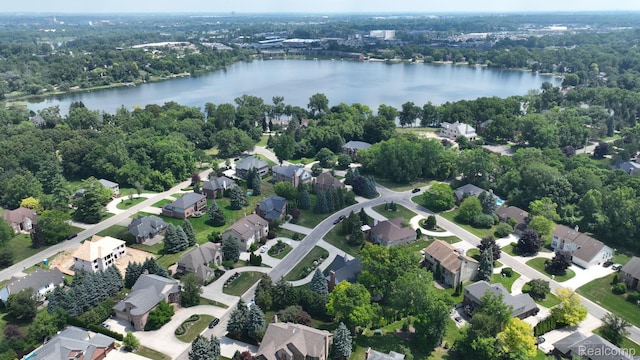 1947 Maplewood Ave, Bloomfield Hills, MI 48302 - aerial view of property's location with a large body of water and nearby suburban area