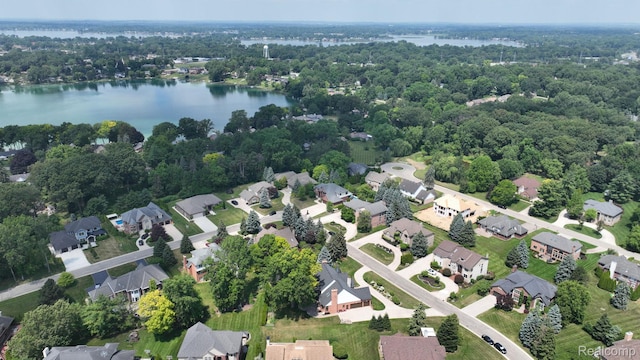 1947 Maplewood Ave, Bloomfield Hills, MI 48302 - aerial view of property and surrounding area featuring a nearby body of water and nearby suburban area