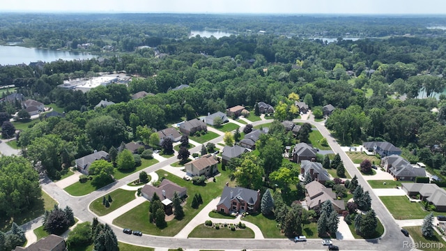 1947 Maplewood Ave, Bloomfield Hills, MI 48302 - aerial view of property's location with a nearby body of water and nearby suburban area