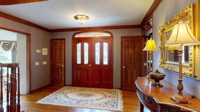 1947 Maplewood Ave, Bloomfield Hills, MI 48302 - foyer entrance featuring light wood-type flooring and ornamental molding