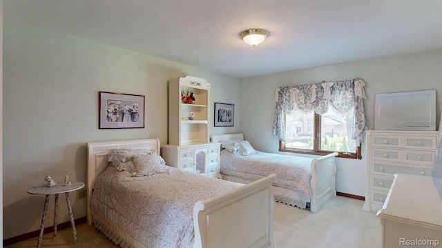 1947 Maplewood Ave, Bloomfield Hills, MI 48302 - bedroom with light colored carpet and baseboards