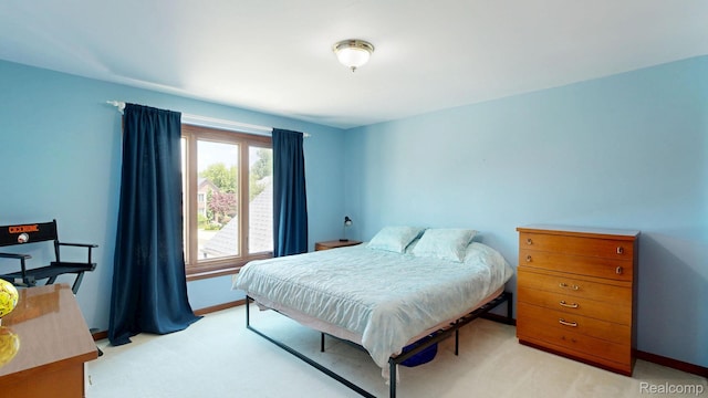 1947 Maplewood Ave, Bloomfield Hills, MI 48302 - bedroom featuring light colored carpet and baseboards