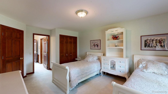 1947 Maplewood Ave, Bloomfield Hills, MI 48302 - bedroom featuring a closet and baseboards