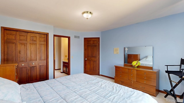 1947 Maplewood Ave, Bloomfield Hills, MI 48302 - bedroom featuring baseboards and a closet