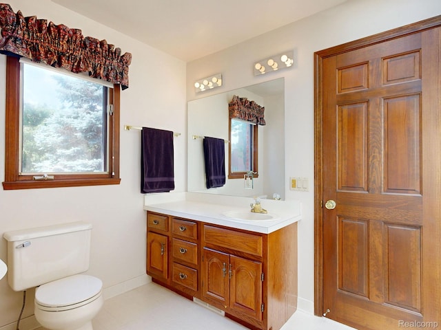 1947 Maplewood Ave, Bloomfield Hills, MI 48302 - bathroom with vanity and toilet