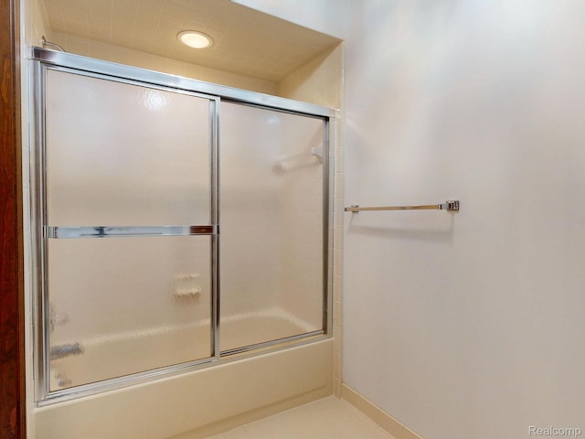 1947 Maplewood Ave, Bloomfield Hills, MI 48302 - bathroom featuring shower / bath combination with glass door and recessed lighting