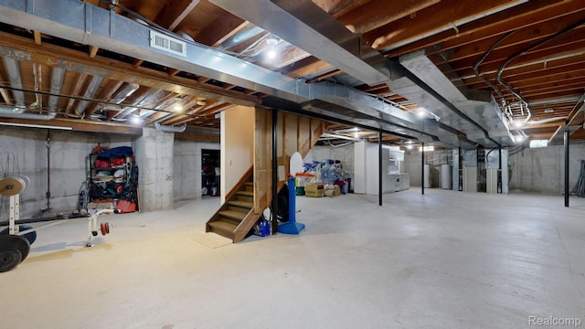 1947 Maplewood Ave, Bloomfield Hills, MI 48302 - unfinished below grade area featuring stairway