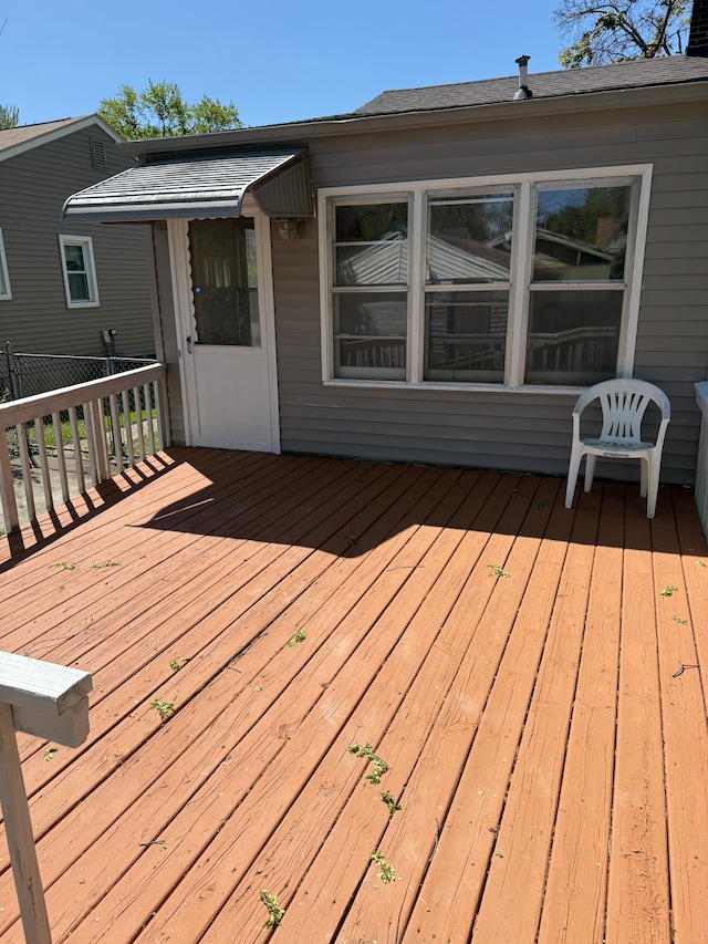 609 Buckingham Ave, Flint, MI 48507 - view of wooden deck