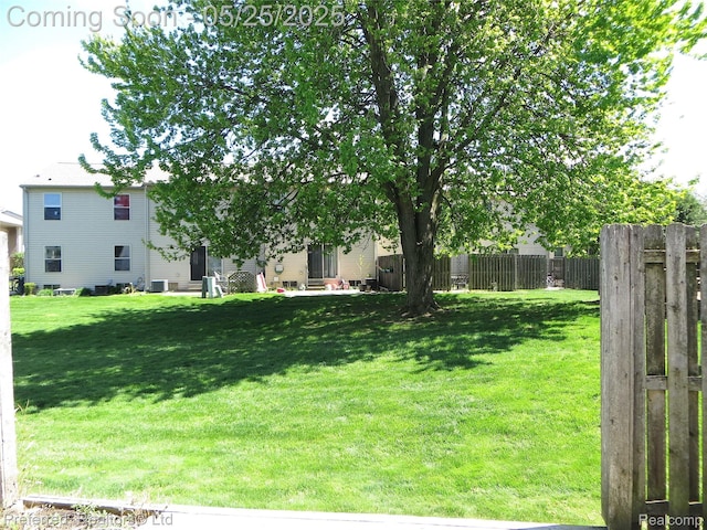 37800 Charter Oaks Blvd, Clinton Township, MI 48036 - view of yard with entry steps