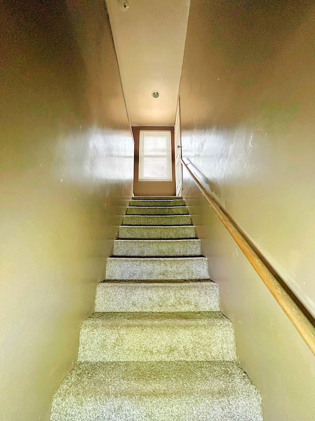 16476 Rossini Dr, Detroit, MI 48205 - view of stairway