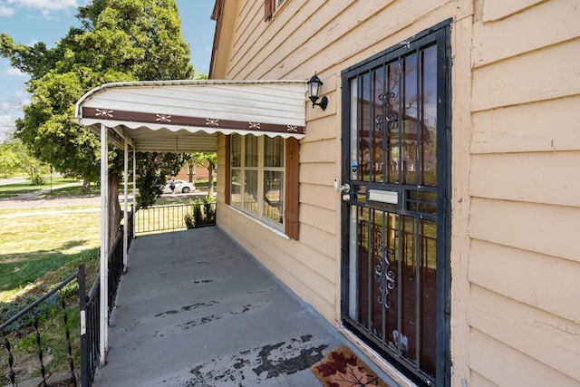 doorway to property featuring covered porch