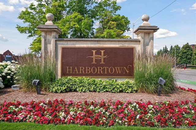 3320 Spinnaker Ln Unit 15E, Detroit, MI 48207 - view of community / neighborhood sign