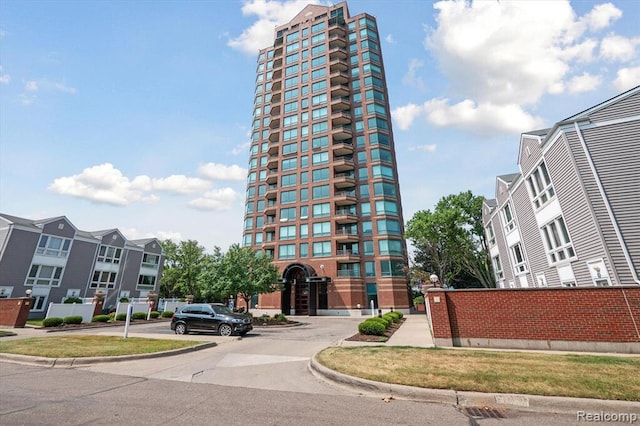 3320 Spinnaker Ln Unit 15E, Detroit, MI 48207 - view of property