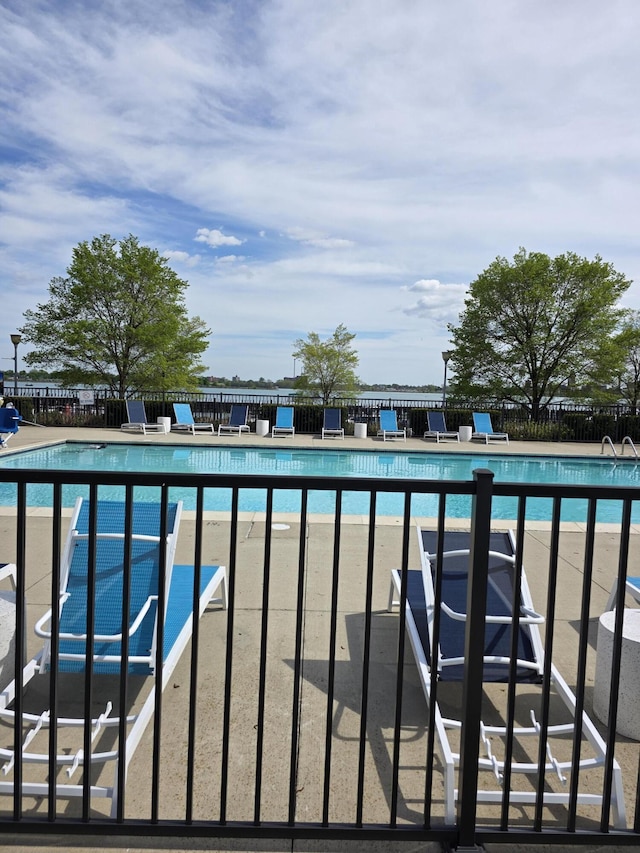 3320 Spinnaker Ln Unit 15E, Detroit, MI 48207 - community pool with fence and a patio area