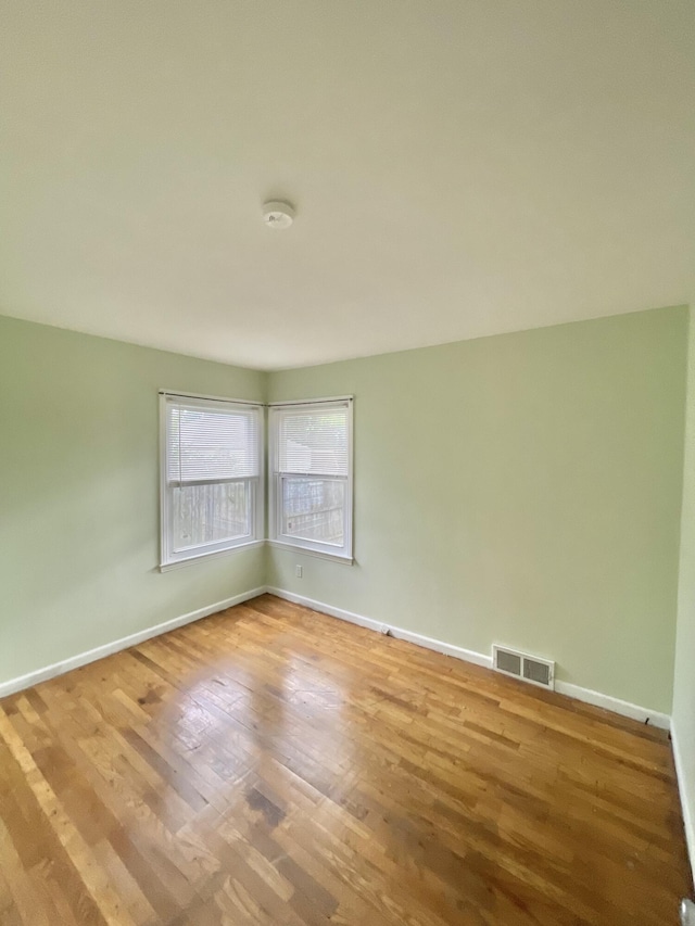 2575 Ellwood Ave, Berkley, MI 48072 - empty room with wood finished floors, baseboards, and a smoke detector