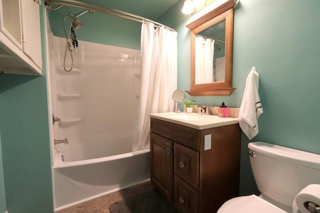 bathroom with toilet, vanity, and shower / bath combo