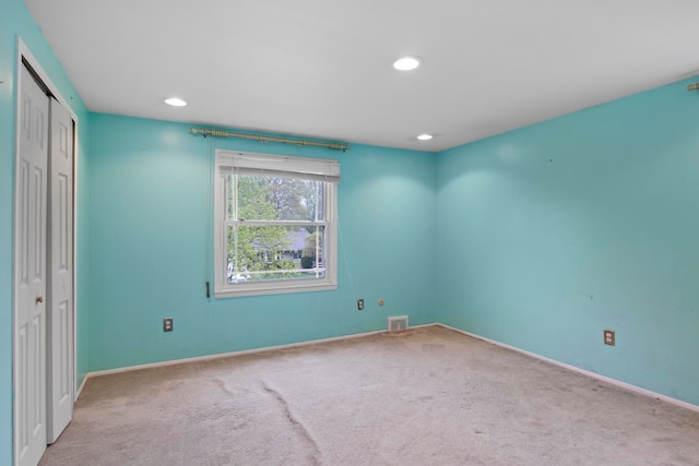unfurnished bedroom with carpet flooring, recessed lighting, baseboards, and a closet